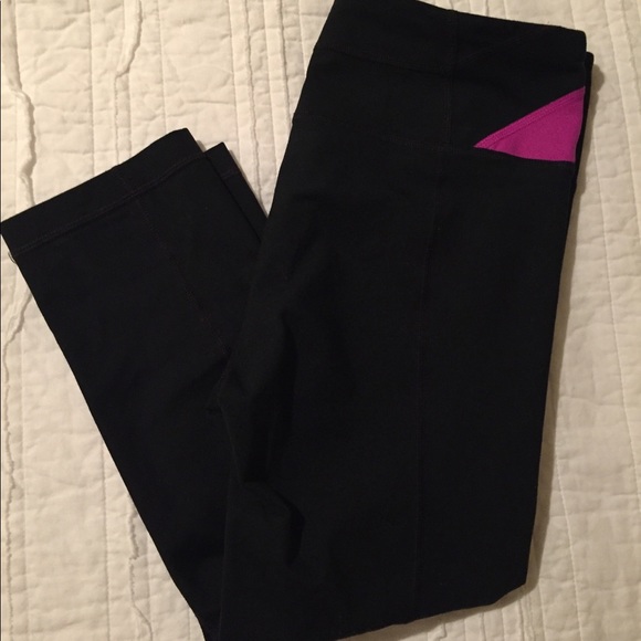 Under Armour capris - Picture 2 of 5
